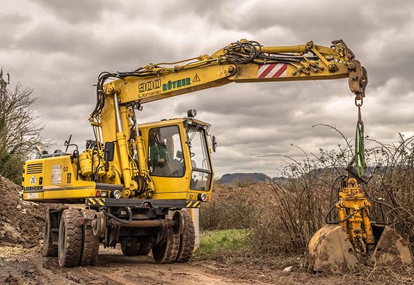 挖土机安全操作规范与技巧